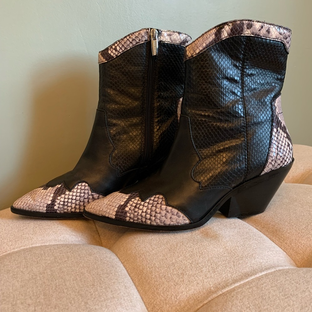 VINCE CAMUTO western ankle boots